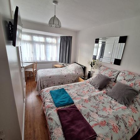Harrow B & B Экстерьер фото
