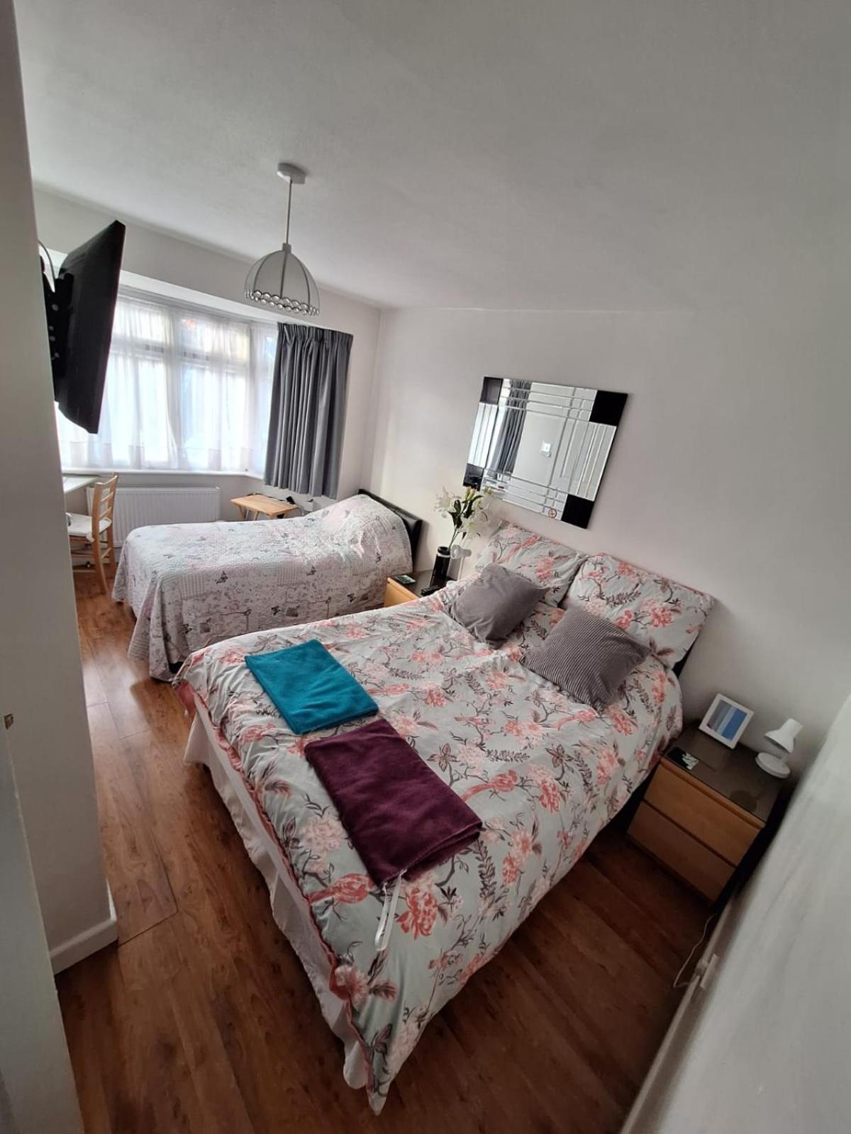 Harrow B & B Экстерьер фото