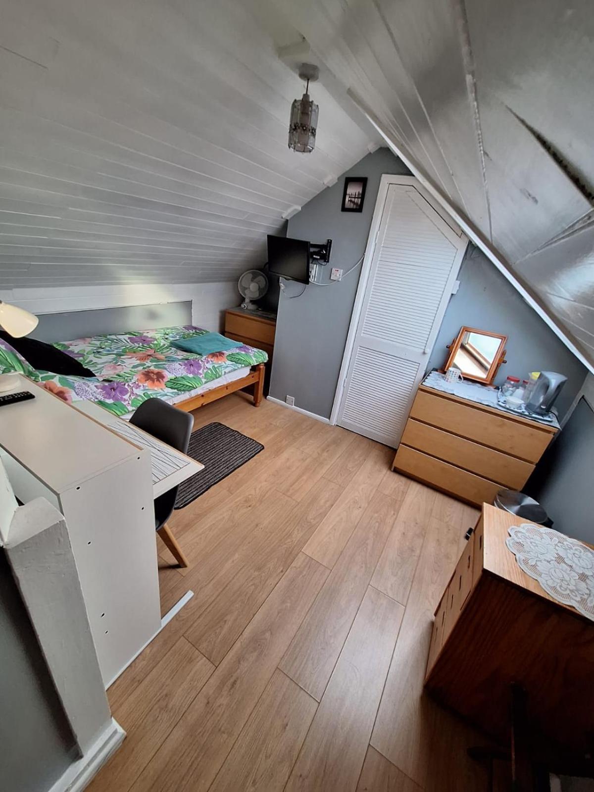 Harrow B & B Экстерьер фото