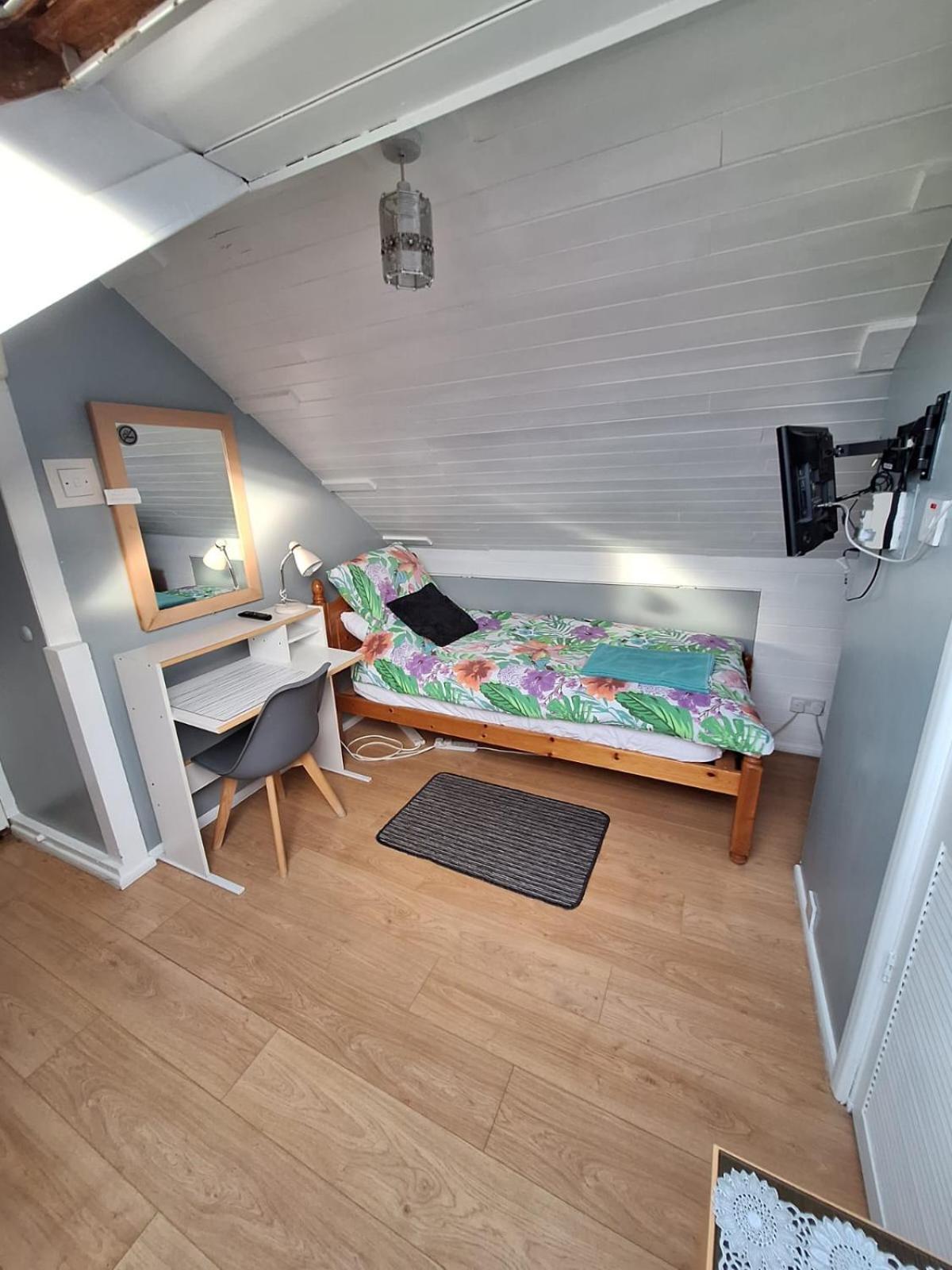 Harrow B & B Экстерьер фото