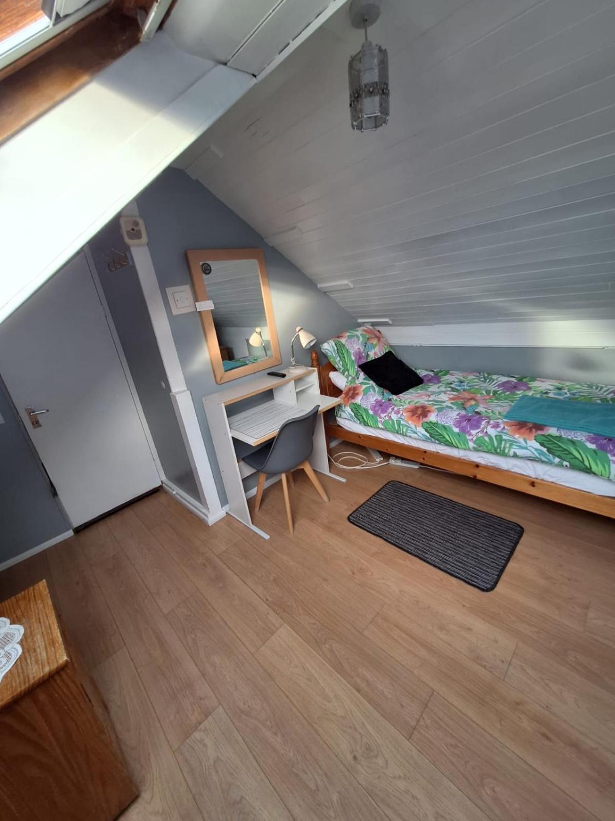 Harrow B & B Экстерьер фото
