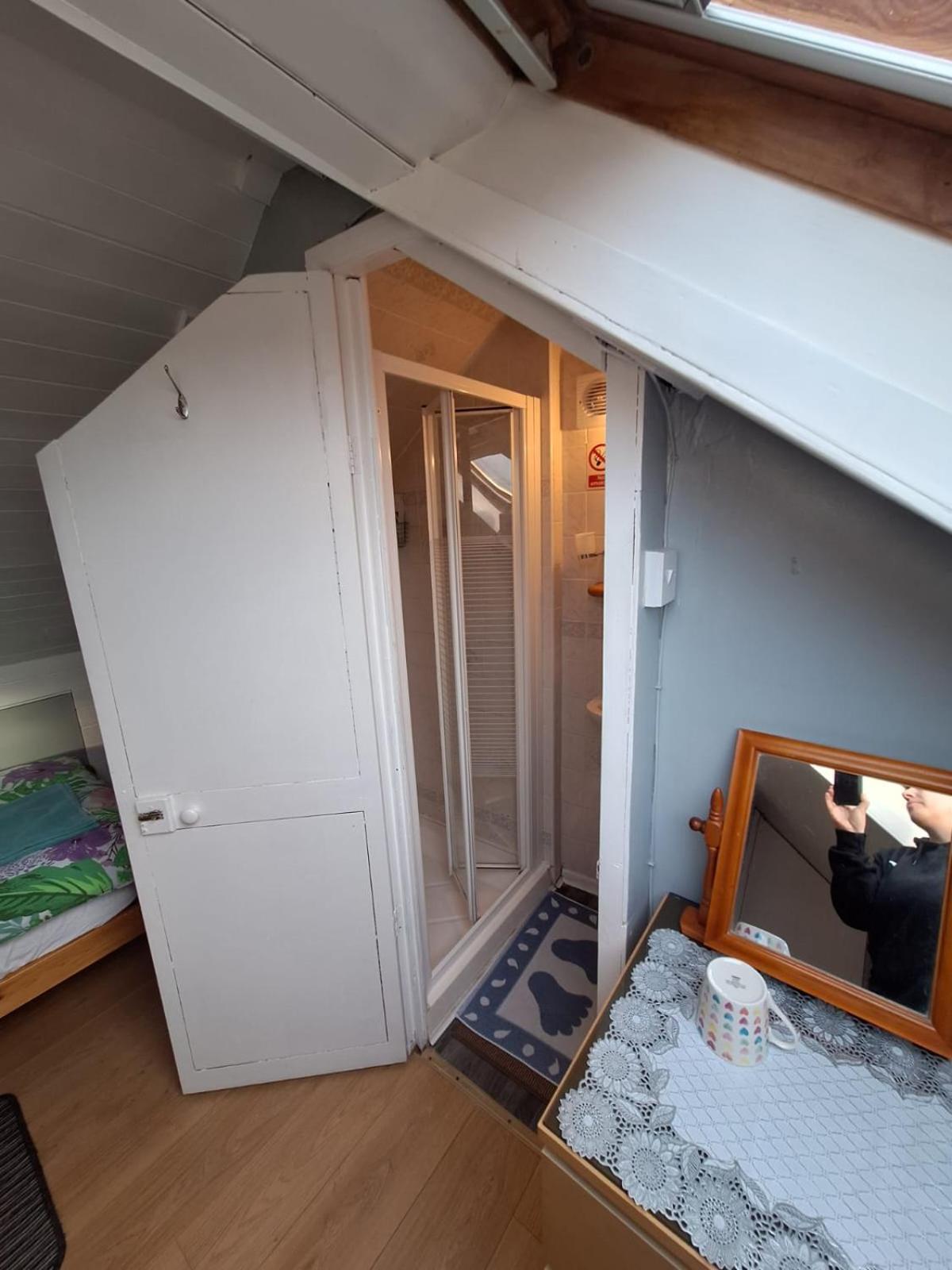 Harrow B & B Экстерьер фото