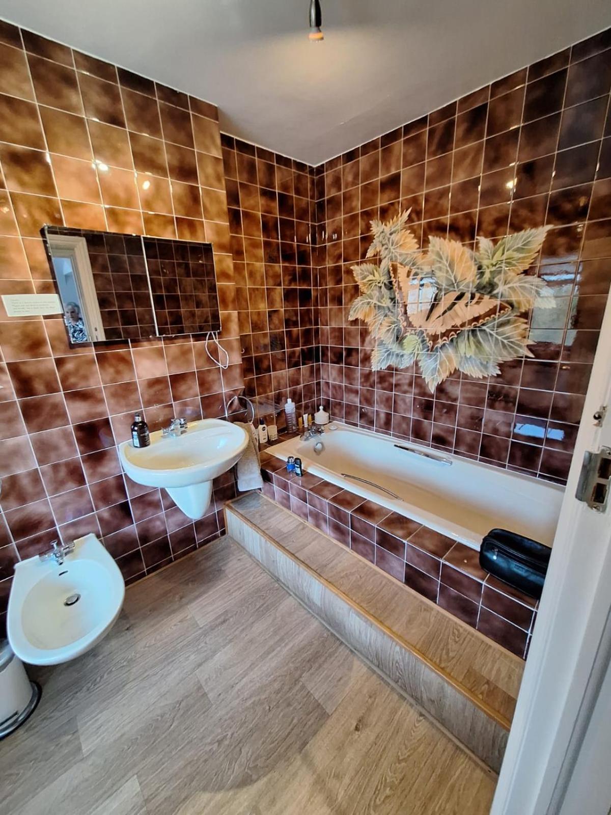 Harrow B & B Экстерьер фото