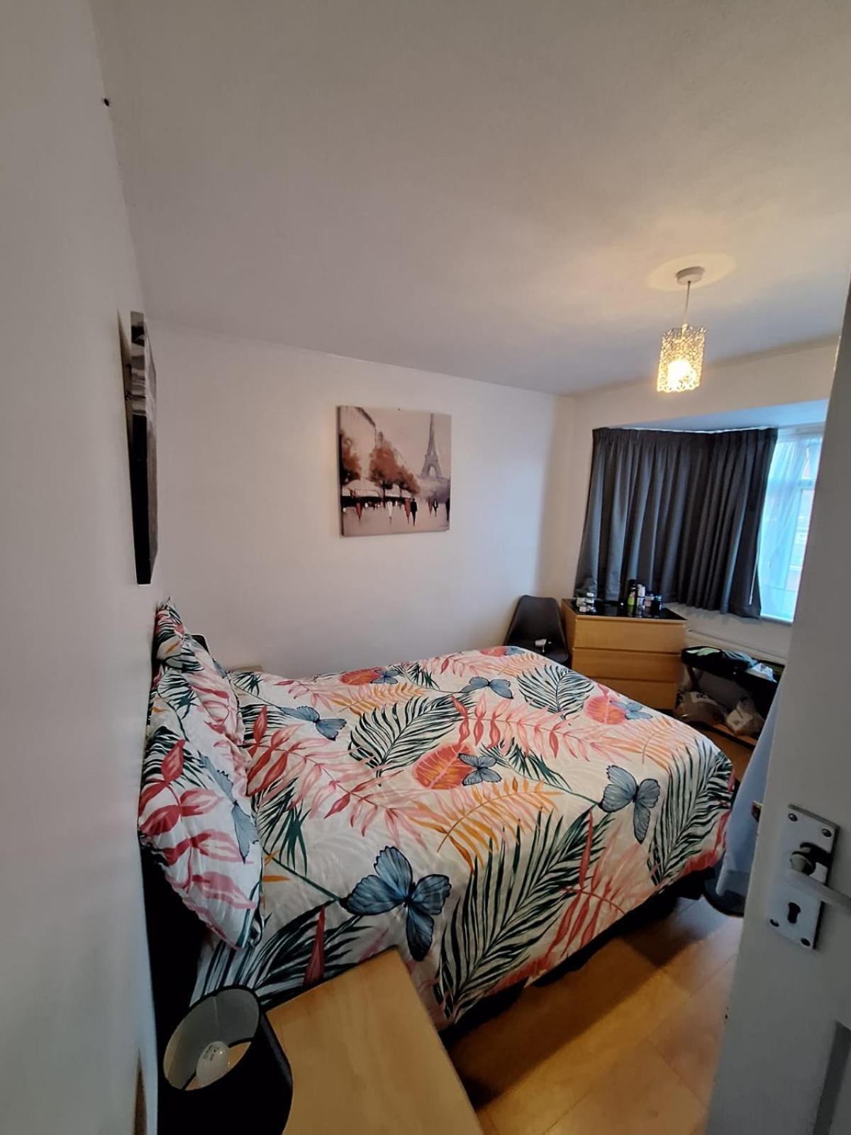 Harrow B & B Экстерьер фото