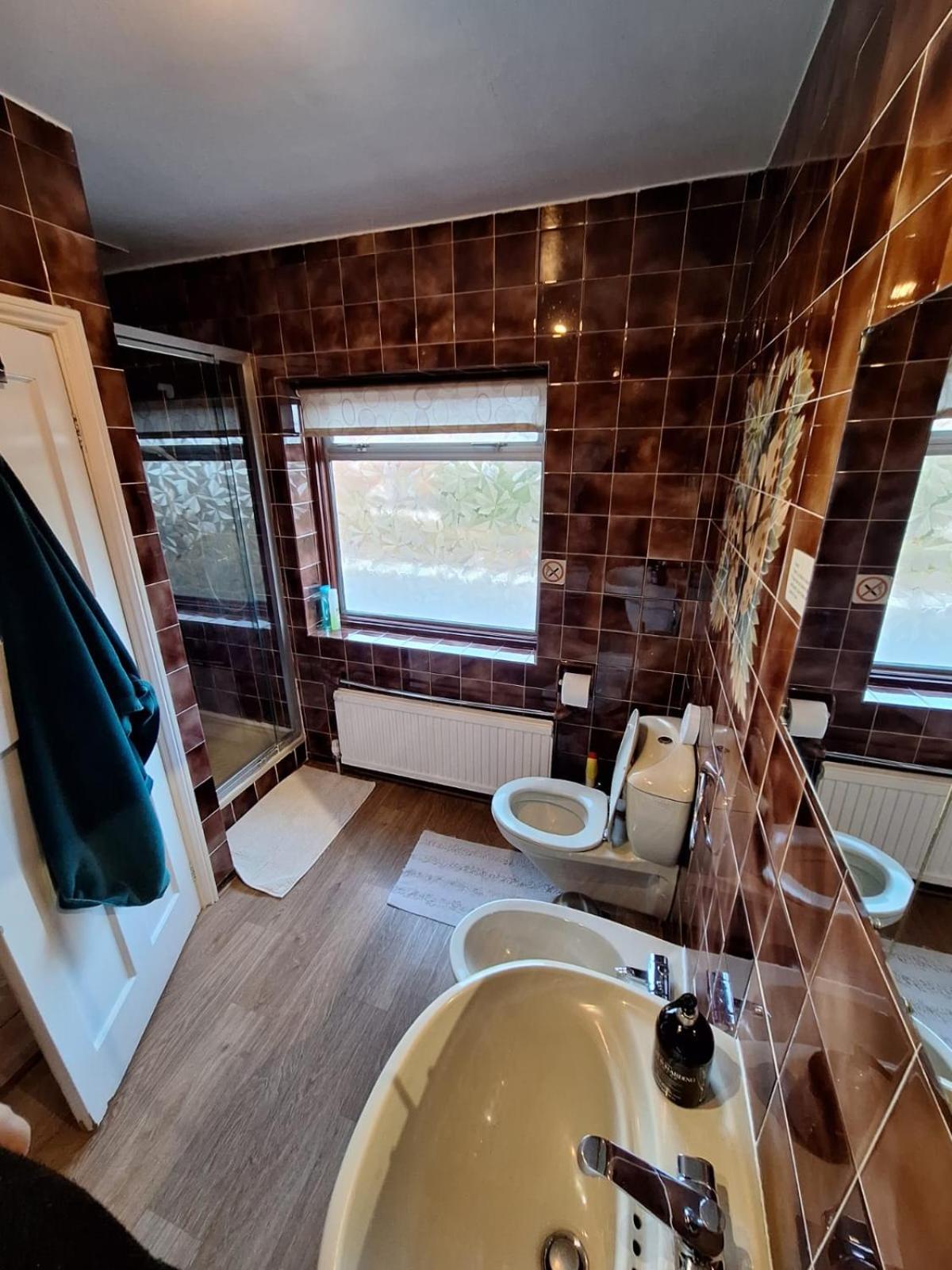 Harrow B & B Экстерьер фото